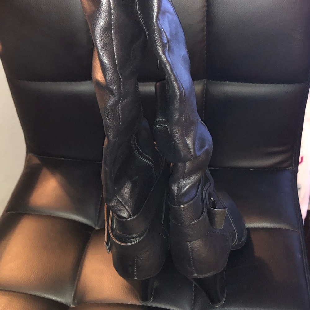 Boots - Picture 3 of 5